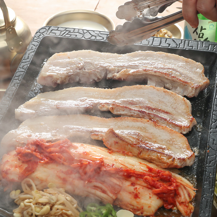 【新大久保駅2分】本場サムギョプサル、特製プルコギ鍋が自慢♪人気の韓国屋台料理も堪能♪