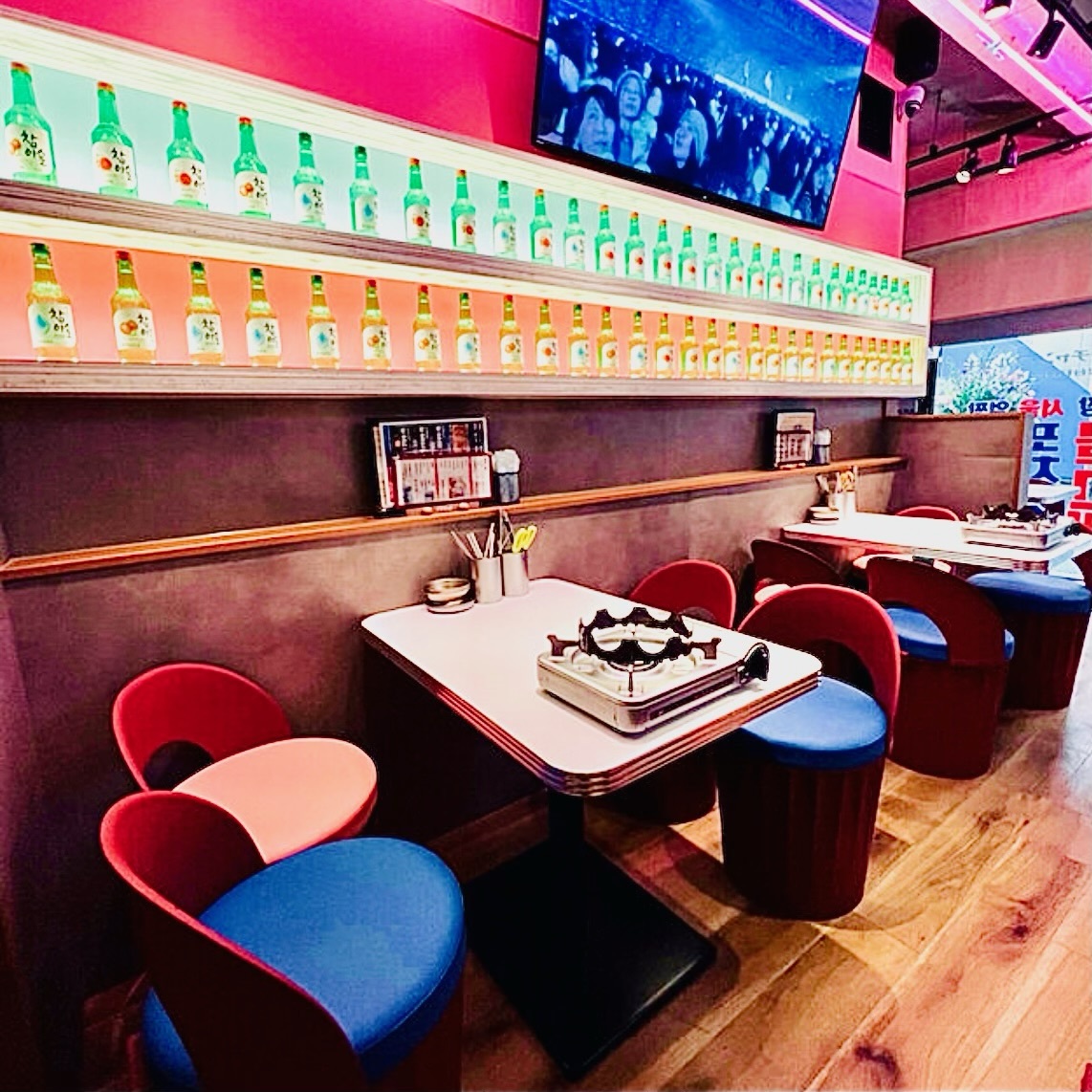 本場韓国の屋台をイメージした店内♪
